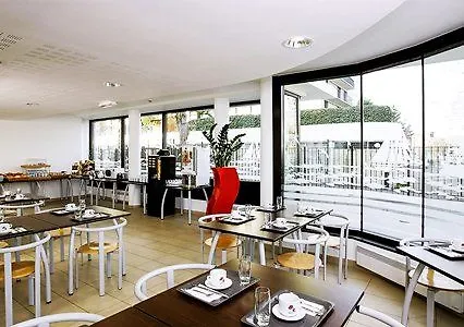 Comfort Le-port-marly Paris Ouest 호텔