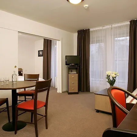 Hotel Comfort Le-port-marly Paris Ouest 3*